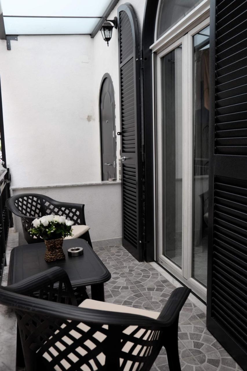 Casa Vacanze Sannazzaro 70 Napoli Eksteriør billede